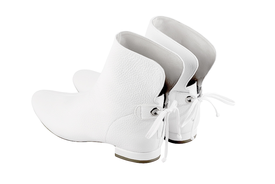 Pure white women's ankle boots with laces at the back. Round toe. Flat block heels. Rear view - Florence KOOIJMAN